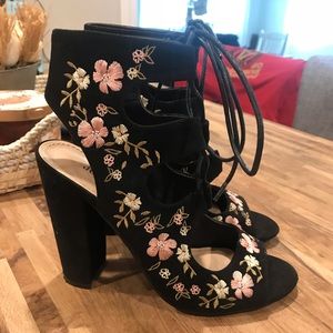 Floral Lace-Up Pumps